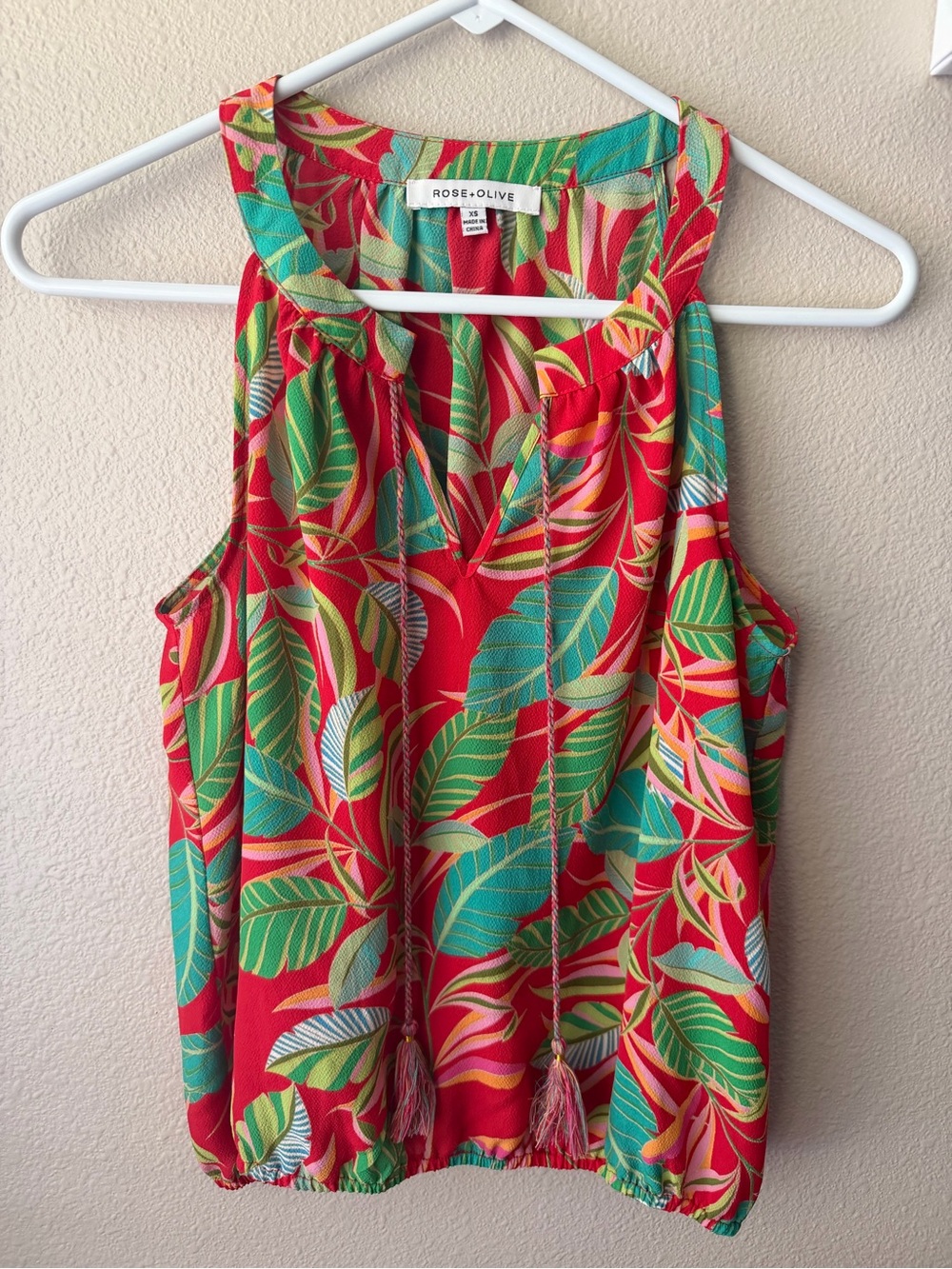 Rose & Olive Tropical Leaf Print Tassel V-Neck Tank Top Size XS  Red & Green
